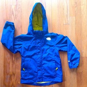 The North Face Resolve blue boys rain jacket in xs/6